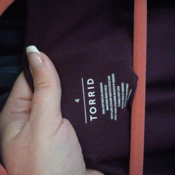 3/4 sleeved Stretch Torrid shirt - Picture 3 of 3